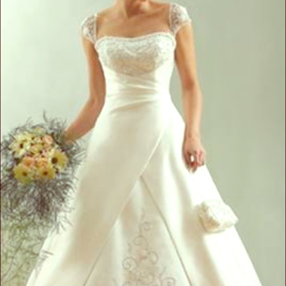 Maggie Sottero **Never worn wedding dress**